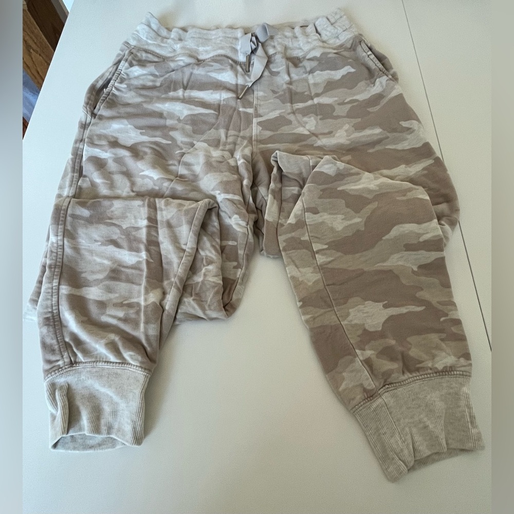 Athleta Balance Joggers Camo Print Size Medium